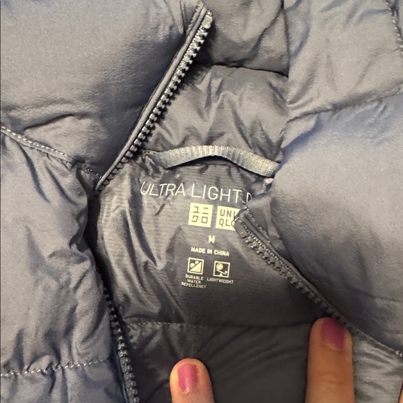 Uniqlo Packable Down Filled Jacket with Hood - Picture 2 of 4